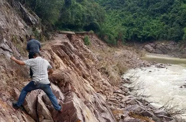 5d487e85f1511.png 1-1.png